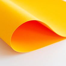 Cargar imagen en el visor de la galería, Cartulina PREMIUM Textura Tela 12"x12" Amarillo

