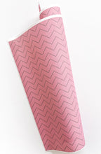 Cargar imagen en el visor de la galería, Tela de encuadernar Rosa chevron corazones
